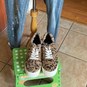 Jessica Simpson Faux Shearling (Fur) JS-EDDA Platform Sneaker Size 10M/42, NWOB